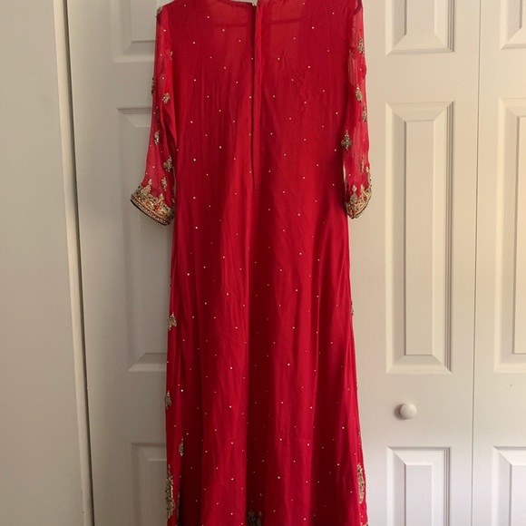 Pakistani Indian traditional bridal lenhga - Picture 2 of 8